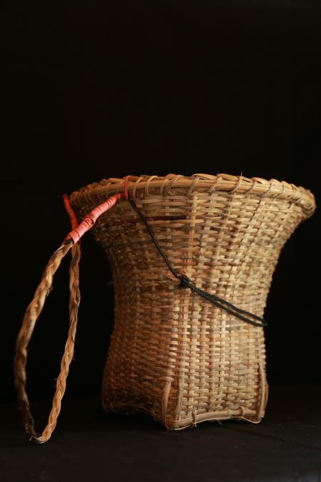 <b>tumpline basket</b>