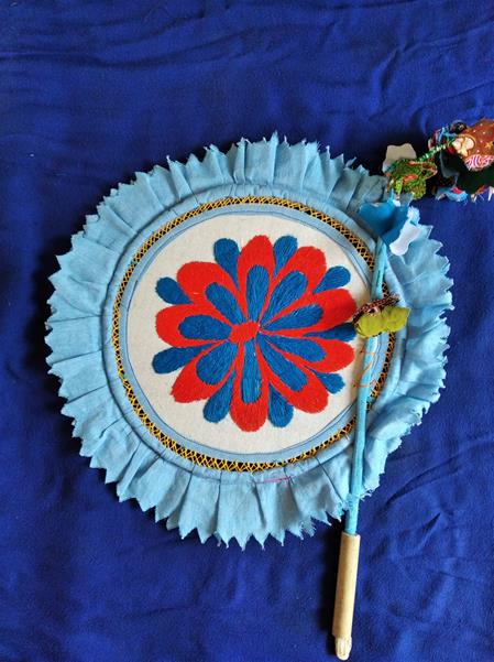 <b>hand fan</b>