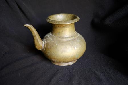 <b>brass water pot</b>