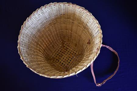 <b>tumpline basket</b>