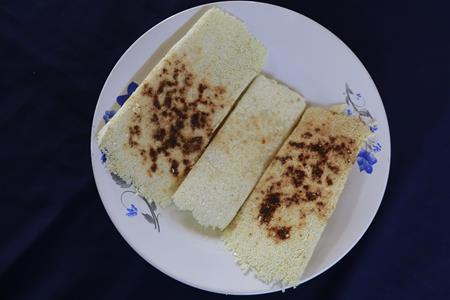 <b>crispy sticky rice crepe</b>