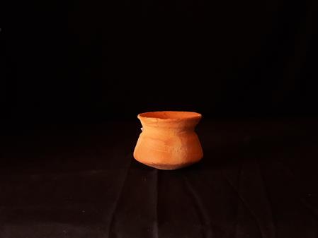 <b>small glazed clay pot</b>