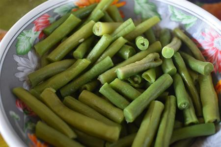 <b>boiled snake beans</b>